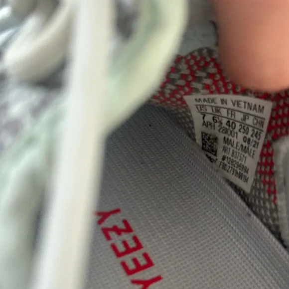 YEEZY BOOST 350 V2 BLUETIN SIZE 7 PREOWNED - Picture 6 of 9